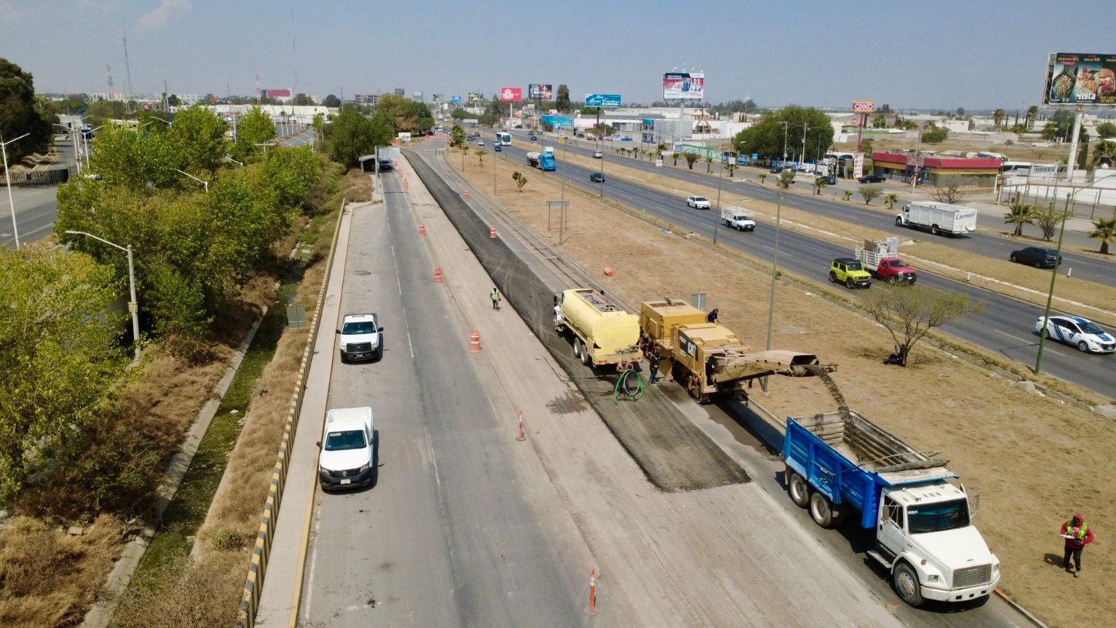 Gobierno de San Luis Potosí avanza en rehabilitación de laterales de la carertera 57 para mejorar movilidad industrial