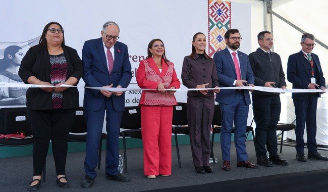 Inauguran Hospital Oncológico para la Mujer en CDMX con modelo que inicia tratamiento en 30 días