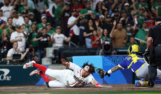 México aplasta 16-0 a Brasil en el Clásico Mundial de Beisbol y avanza con paso firme