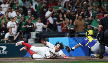 México aplasta 16-0 a Brasil en el Clásico Mundial de Beisbol y avanza con paso firme