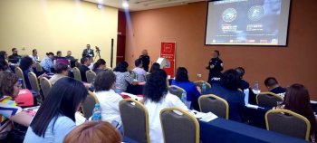 Escuadrón Antiextorsión y Policía Cibernética capacitan a universitarios y periodistas en León