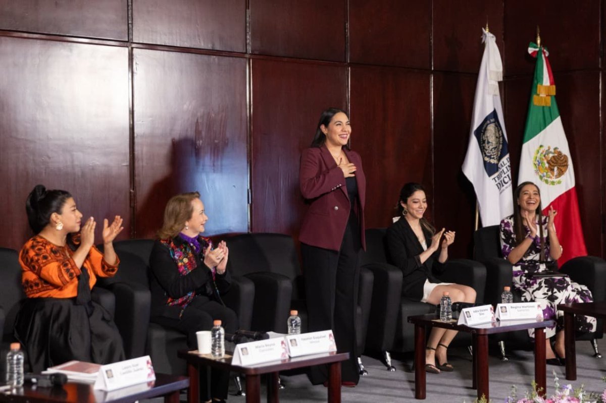 Gobernadora de Colima destaca avances y retos en igualdad de género durante panel del Día Internacional de la Mujer