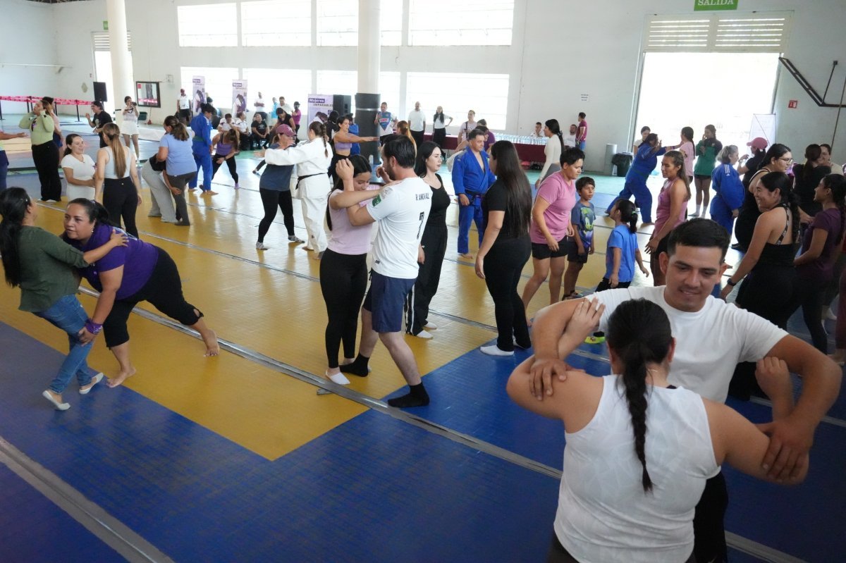 Colima suma 200 personas a clase nacional de defensa 'Mujeres Imparables' en el D&iacute;a Internacional de las Mujeres