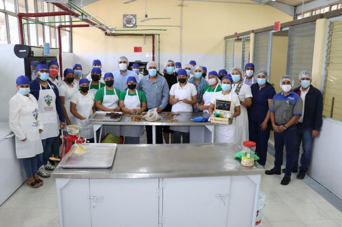 Gobierno de Colima rehabilita taller agroindustrial del CBTA 148 en Comala