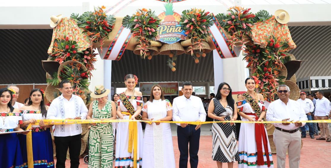 Gobernador de Tabasco rinde cuentas en multitudinaria plaza y destaca avances en seguridad e inversi&oacute;n