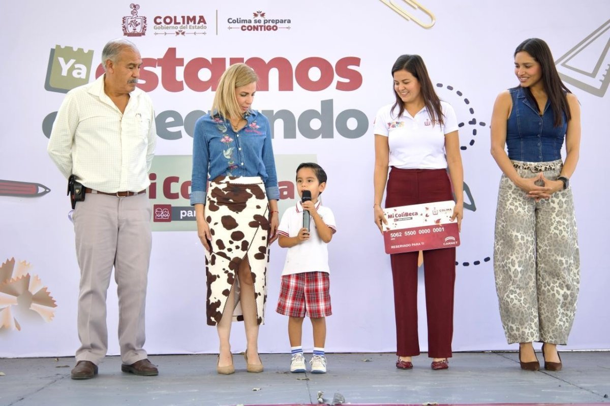 Gobierno de Colima entrega tarjetas de Mi ColiBeca para Empezar a preescolares de Comala