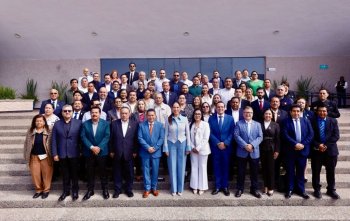 Gobernadora presenta iniciativa para garantizar libertad sindical y reconoce a mujeres en procuración de justicia