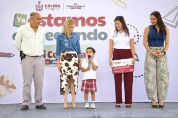 Gobierno de Colima entrega tarjetas de Mi ColiBeca para Empezar a preescolares de Comala