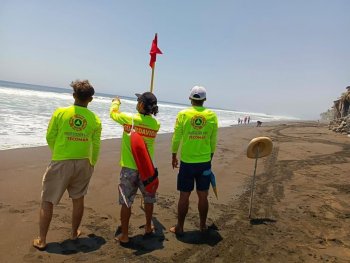 Protección Civil Colima convoca a guardavidas eventuales para reforzar vigilancia costera