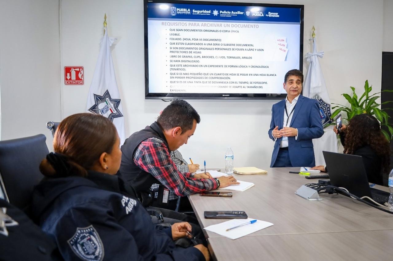 Capacitan a personal de Polic&iacute;a Auxiliar en gesti&oacute;n documental para fortalecer transparencia