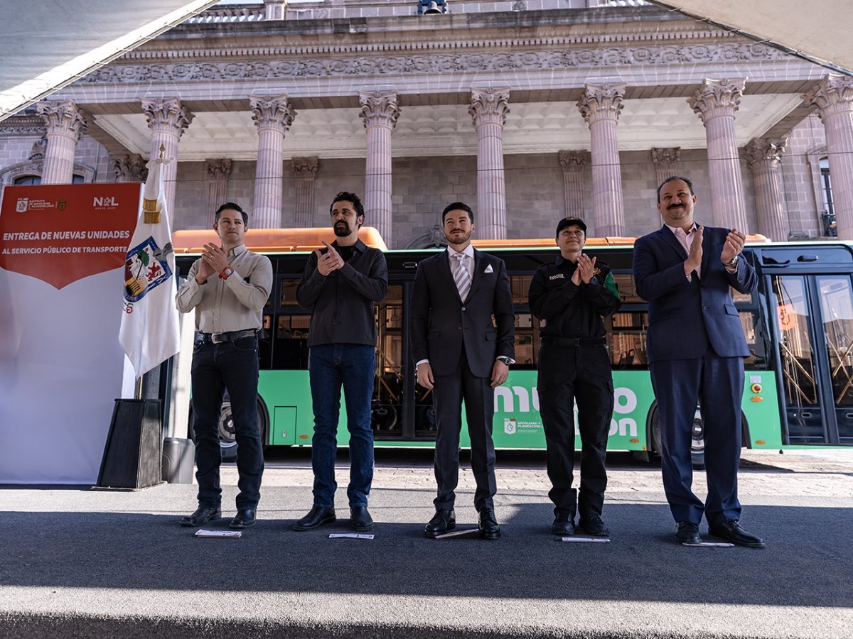 Gobernador entrega 60 unidades sustentables para transporte p&uacute;blico en Nuevo Le&oacute;n