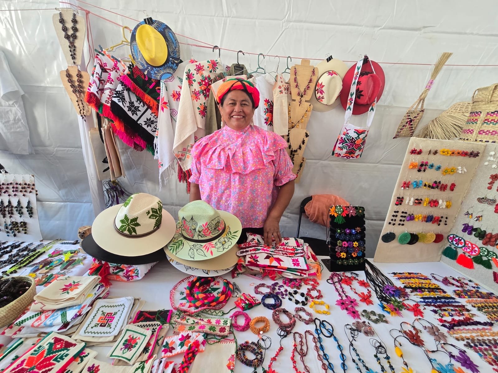 Gobierno de San Luis Potos&iacute; reconoce aportaci&oacute;n cultural y econ&oacute;mica de artesanos en su d&iacute;a