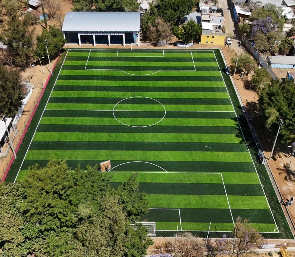 Gobierno de Oaxaca inaugura cancha techada en colonia Azucenas con inversi&oacute;n superior a 10 mdp
