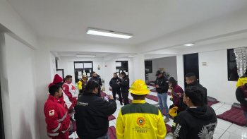 Protección Civil rescata a dos senderistas lesionados en barranco de Quimixtlán