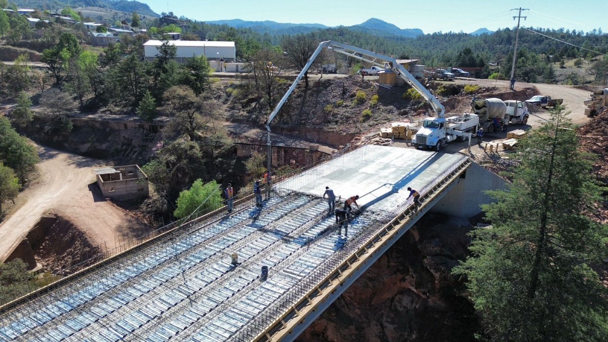 Gobierno avanza en construcción de puente vehicular sobre arroyo Cuiteco en Bahuichivo, Urique