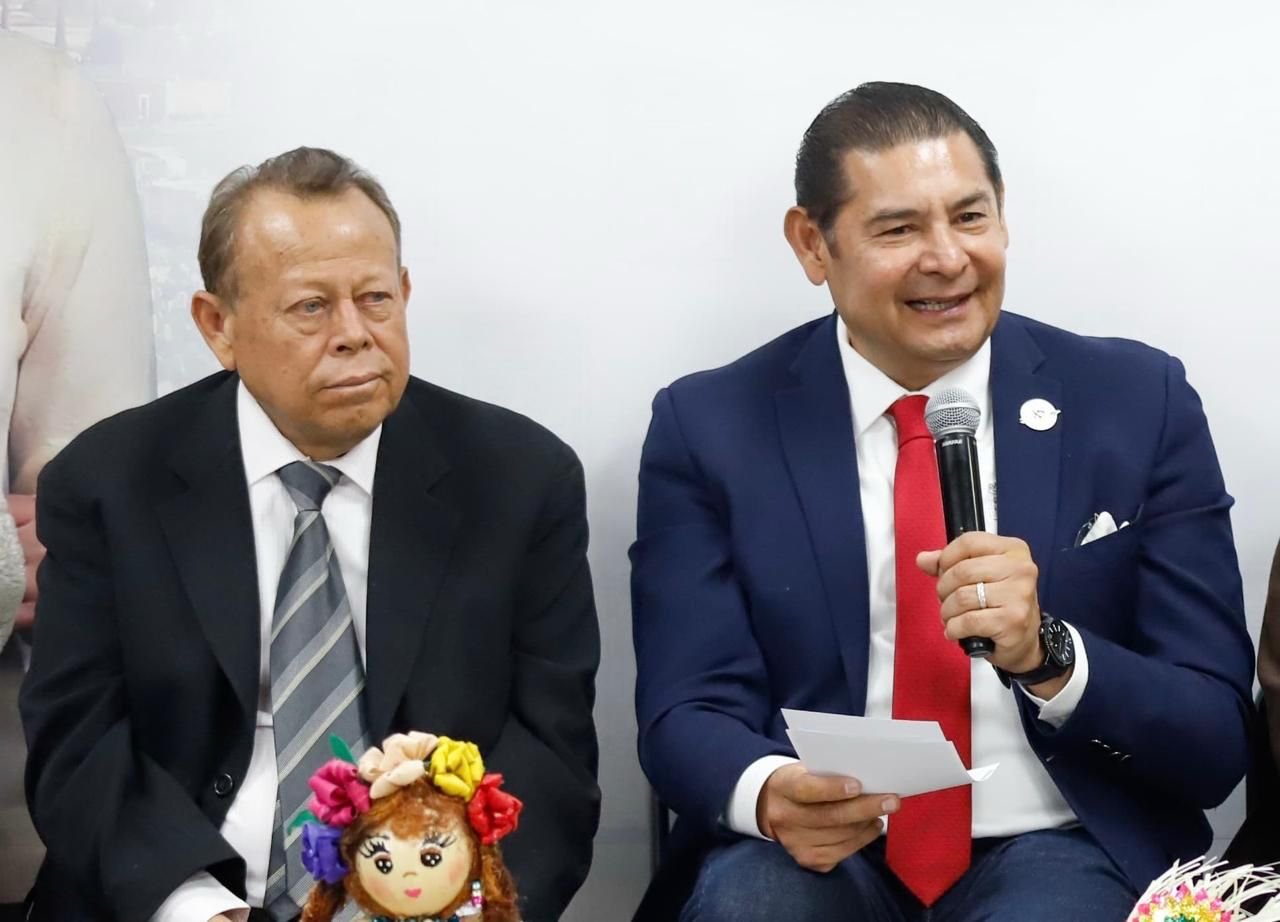 Gobierno de Puebla amplía atención a migrantes con nuevas ventanillas en España y Texas