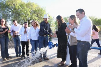 Gobernador David Monreal dota de agua potable a habitantes de La Lechuguilla, Tepetongo
