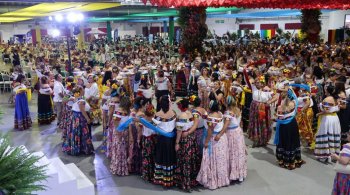 Gobernador Javier May lleva programas sociales y anuncia puente en comunidades costeras de Tabasco