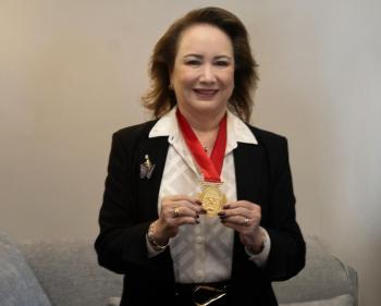 Ministra Yasmín Esquivel es galardonada con la Presea al Mérito en Defensa Constitucional 