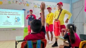 Guardavidas de Acapulco fortalecen cultura de prevenci&oacute;n en primaria con jornada educativa