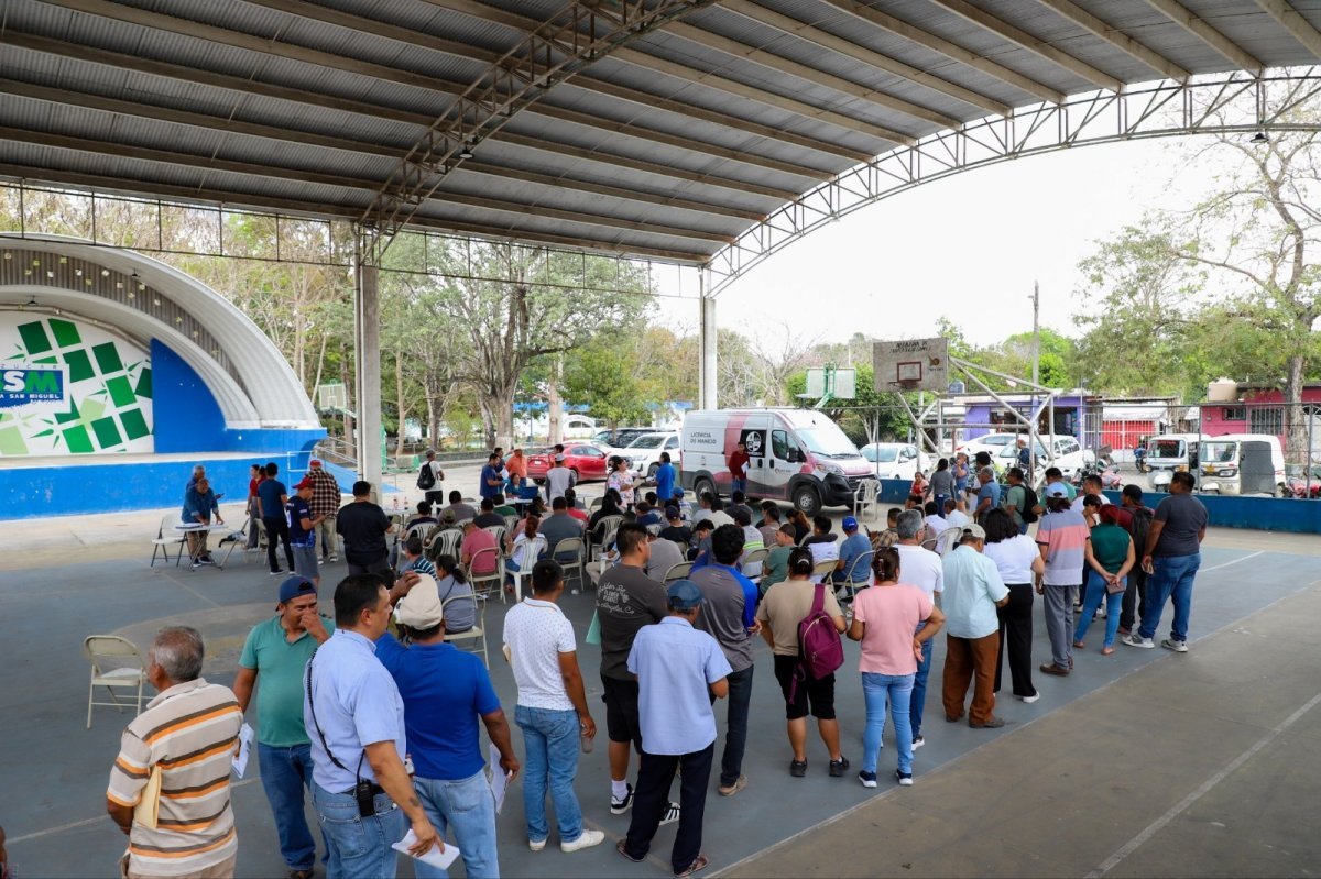 Caravana M&oacute;vil de IMOVEQROO emite 128 licencias en Javier Rojo G&oacute;mez