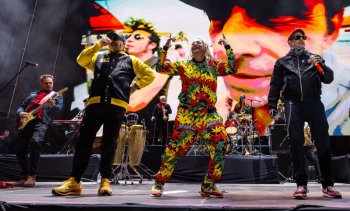 Energ&iacute;a y ritmo se apoderan de Plaza de Armas con Los Aut&eacute;nticos Decadentes en el 40 Festival Cultural Zacatecas