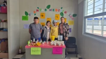 Alumnos del CAM Coroneo elaboran ungüentos medicinales para fortalecer autonomía y habilidades