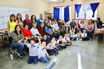 Niñas y niños con condiciones del desarrollo conquistan el escenario en Casa del Bien Común de Aguascalientes