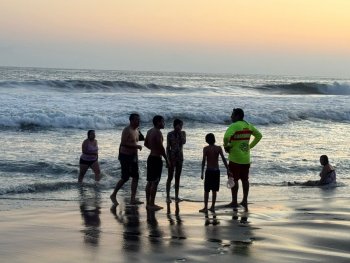 Protección Civil de Colima realiza nueve rescates acuáticos en costas del estado