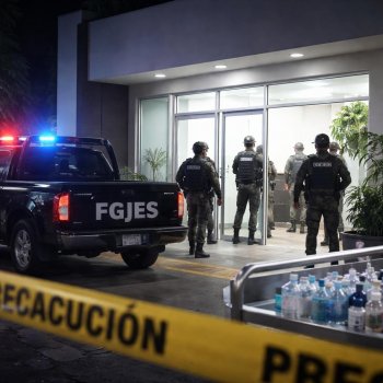 Fiscalía de Sonora realiza cateos en Hermosillo para capturar a médico prófugo por caso de sueros vitaminados