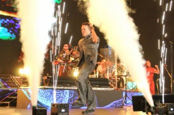 Fonseca convierte Plaza de Armas en fiesta tropical durante el 40 Festival Cultural Zacatecas