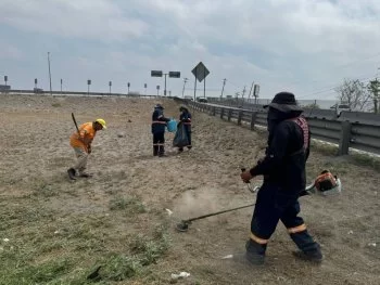 REA inicia programa 'Mundialista' de limpieza en accesos carreteros de Nuevo León