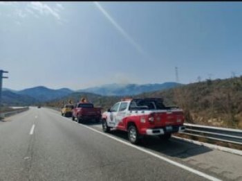 Refuerzan combate a incendio en El Veladero con 98 brigadistas
