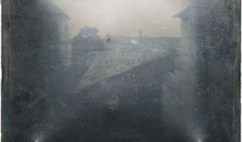 INAH destaca la 'Vista desde la ventana en Le Gras' como la fotografía permanente más antigua del mundo