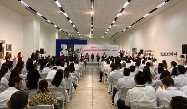 IMSS incorpora a 322 médicos especialistas en Baja California para fortalecer atención médica