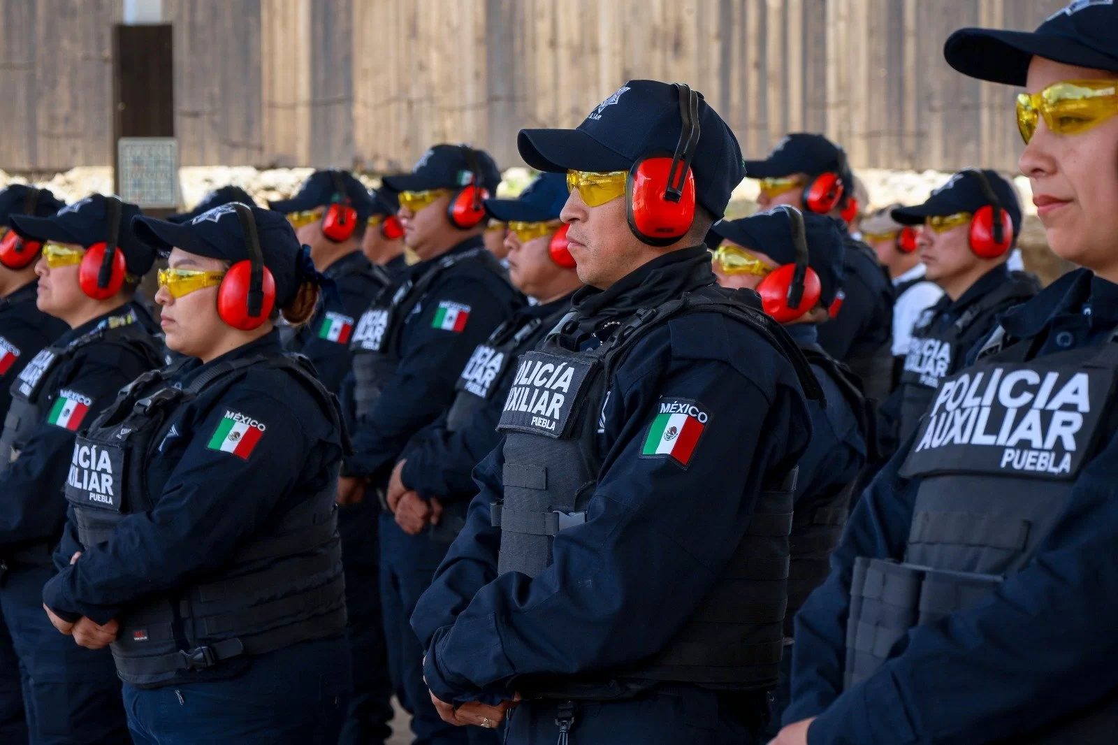 Polic&iacute;a Auxiliar de Puebla capacita a m&aacute;s de 200 elementos en tiro policial especializado