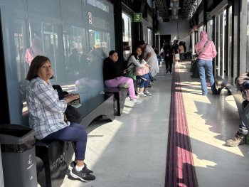 AMEQ instala 119 bancas en estaciones de Paseo 5 de Febrero para mejorar la experiencia del Qrobus