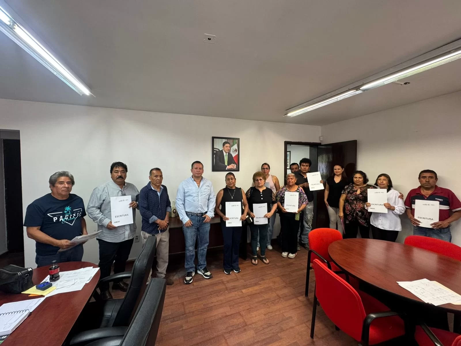 Entregan escrituras a habitantes de cuatro colonias tras a&ntilde;os de rezago, consolidando su patrimonio