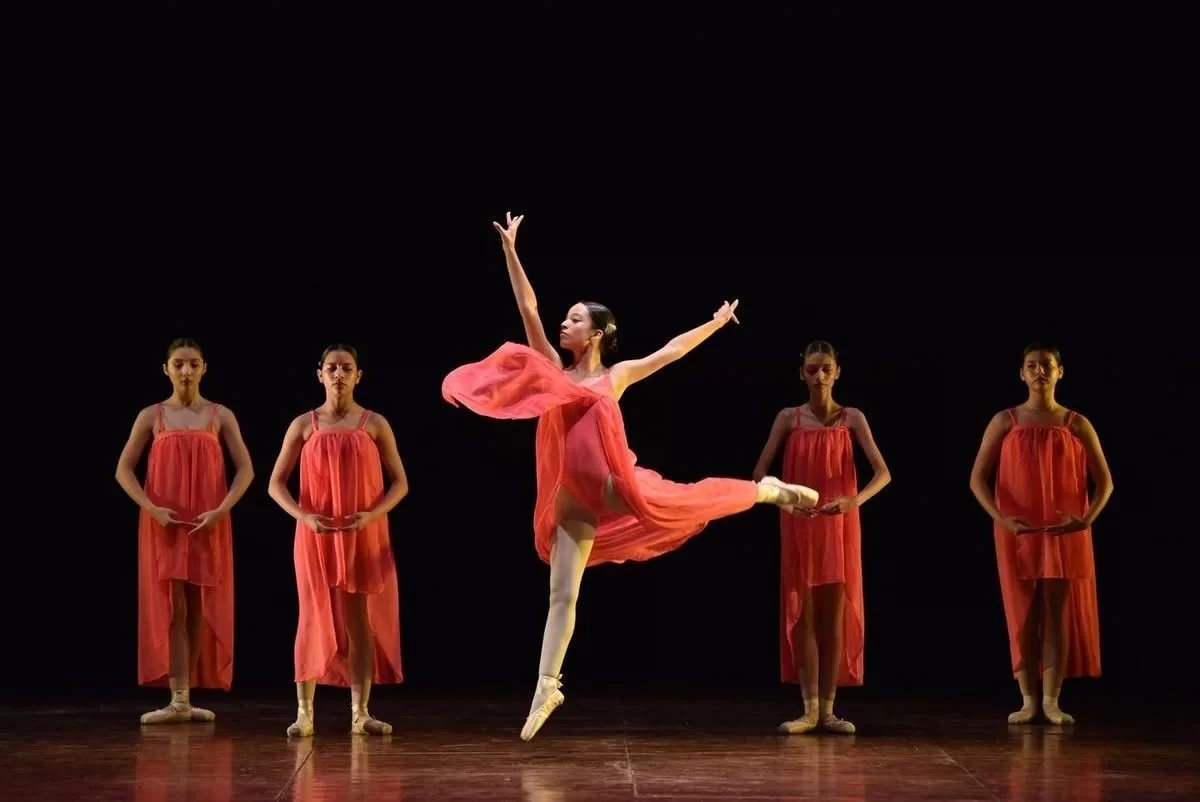 Folkloristas Unidos celebra 10 a&ntilde;os con funci&oacute;n especial y entrega de presea en Teatro Hidalgo