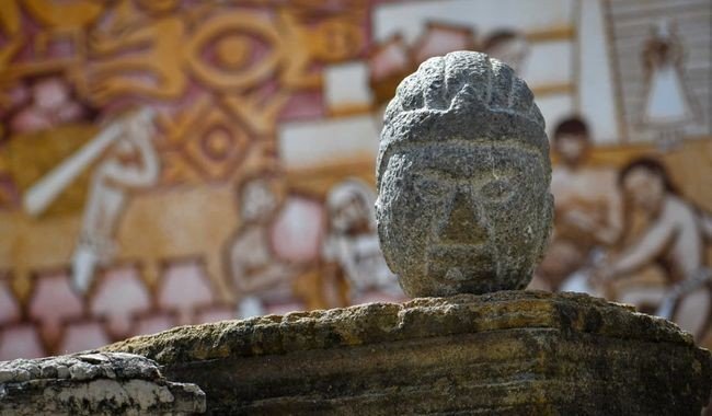 INAH identifica imagen del dios del maíz en escultura olmeca-xicalanca hallada en Tlaxcala