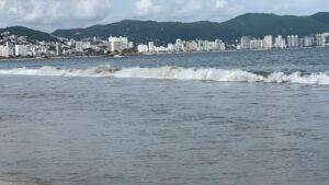 SGIRPCGRO alerta por evento de Mar de Fondo en costas de Guerrero