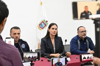 Detienen a ocho policías municipales de Manzanillo por presuntos vínculos con el CJNG