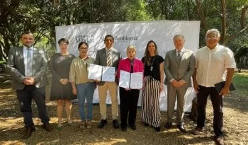 Gobierno y productores firman convenio para una industria aguacatera libre de deforestación