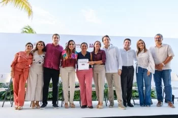 Entregan 503 escrituras en Cancún en la mayor regularización de tenencia de la tierra