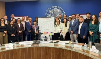 Gobierno federal y 26 estados suscriben Cruzada Nacional por la Seguridad Vial