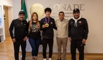 Campeón mundial juvenil de taekwondo visita la CONADE y se reúne con Rommel Pacheco