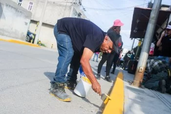 Gaby Sánchez encabeza faena comunitaria para recuperar espacios públicos en Puebla