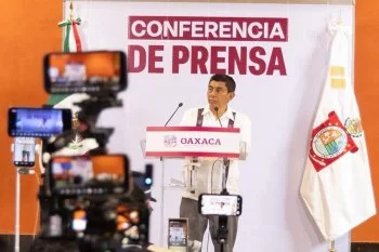 Gobierno de Oaxaca aplica ISR a trabajadores de base pero mantiene sueldo con apoyo directo