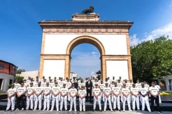 Bravos de León y Cultura de Guanajuato canjean libros por boletos para serie inaugural