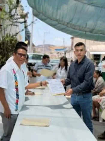 Entregan certificaciones y aclaraciones de actas de nacimiento en Copalillo, Guerrero